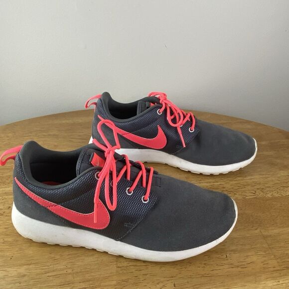 NIKE ROSHE RUN 599728-002 dark gray YOUTH Size 6 - Picture 1 of 7